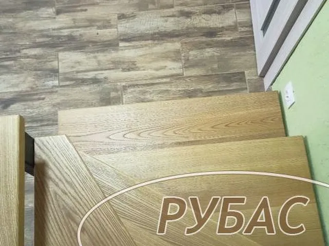 Купить сходи з ясена в Киеве с доставкой по Киевской области